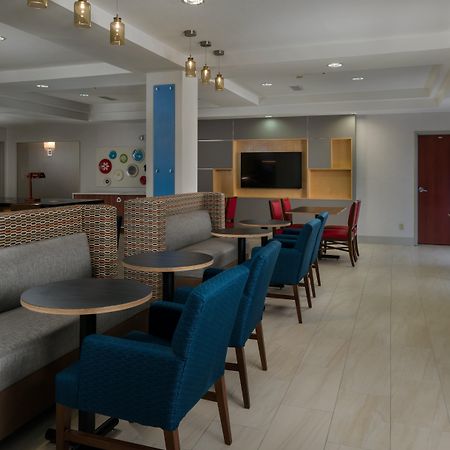 Holiday Inn Express Lawrence By Ihg Exterior photo