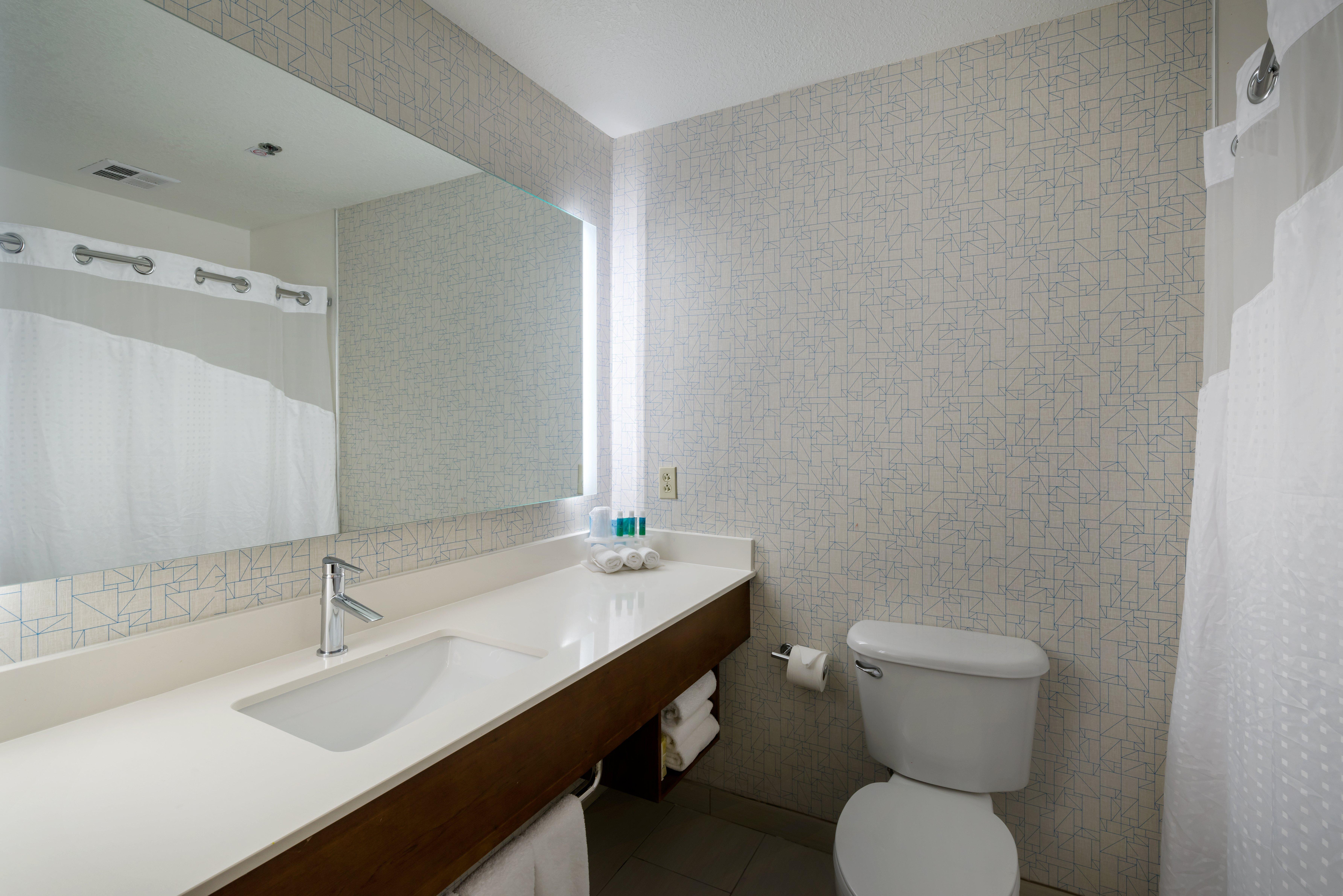 Holiday Inn Express Lawrence By Ihg Exterior photo