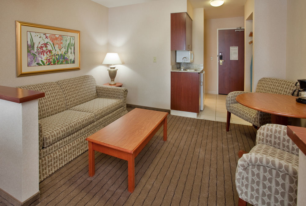 Holiday Inn Express Lawrence By Ihg Exterior photo