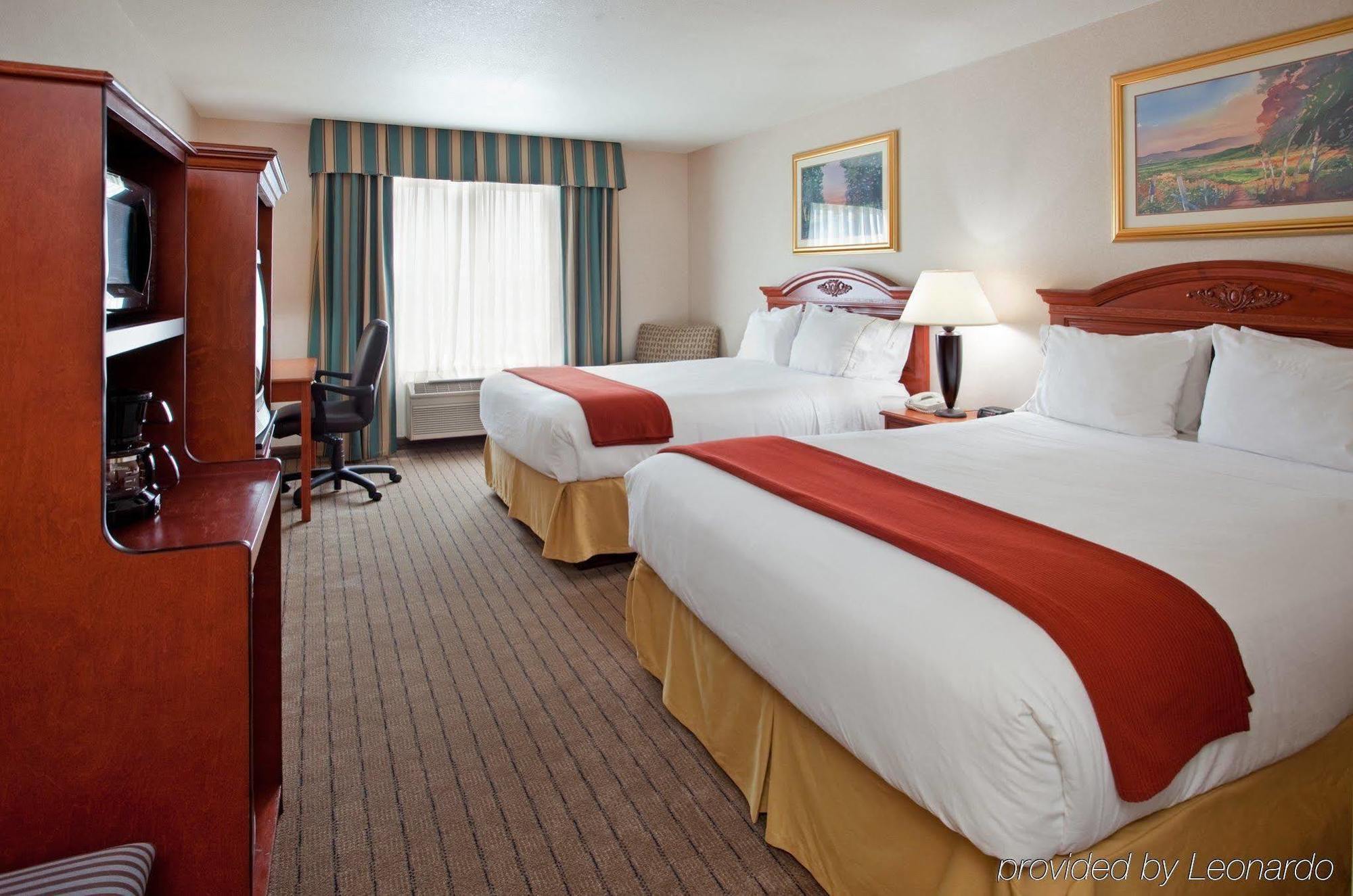Holiday Inn Express Lawrence By Ihg Exterior photo