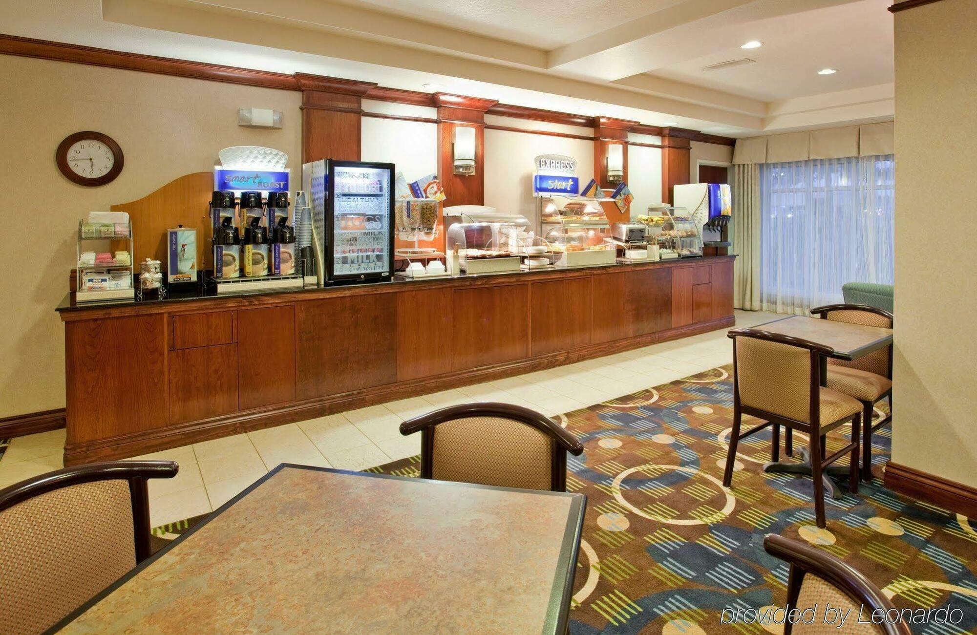 Holiday Inn Express Lawrence By Ihg Exterior photo