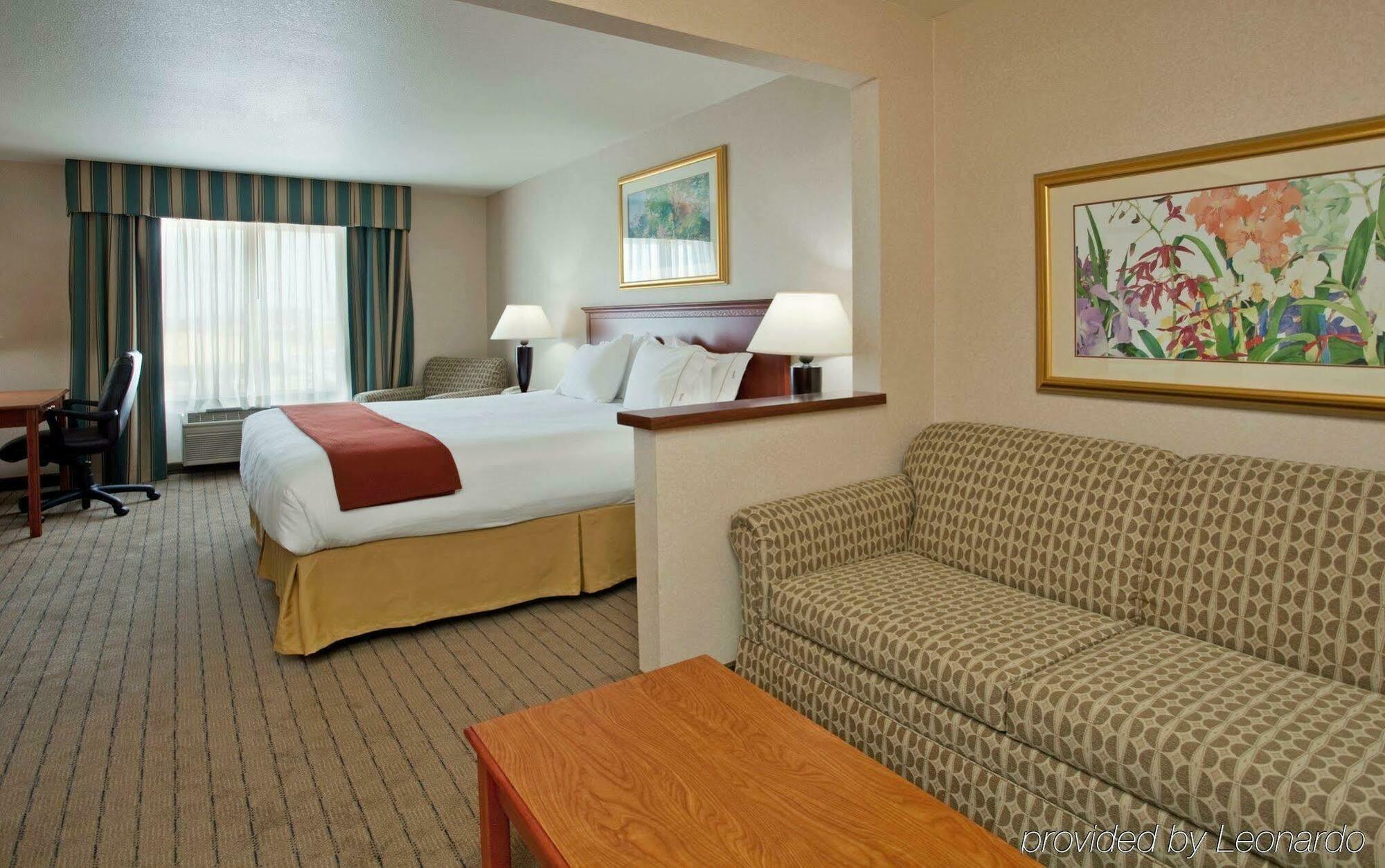Holiday Inn Express Lawrence By Ihg Exterior photo